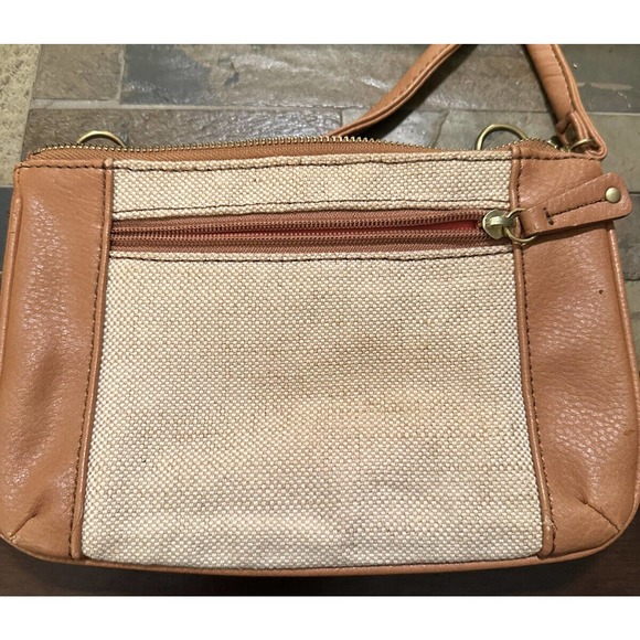 Fossil Crossbody‎ bag. Tan Creme. Zip closure. Lined pockets. Detachable strap - Picture 3 of 7